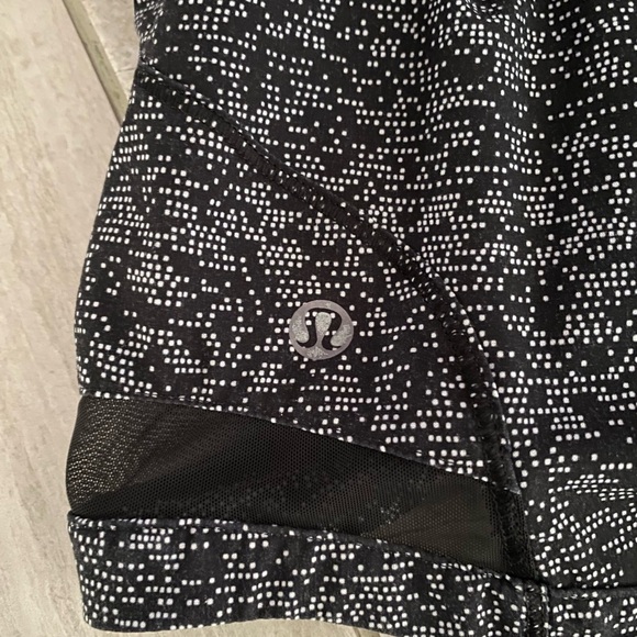Lululemon shorts size 6 - Picture 7 of 7